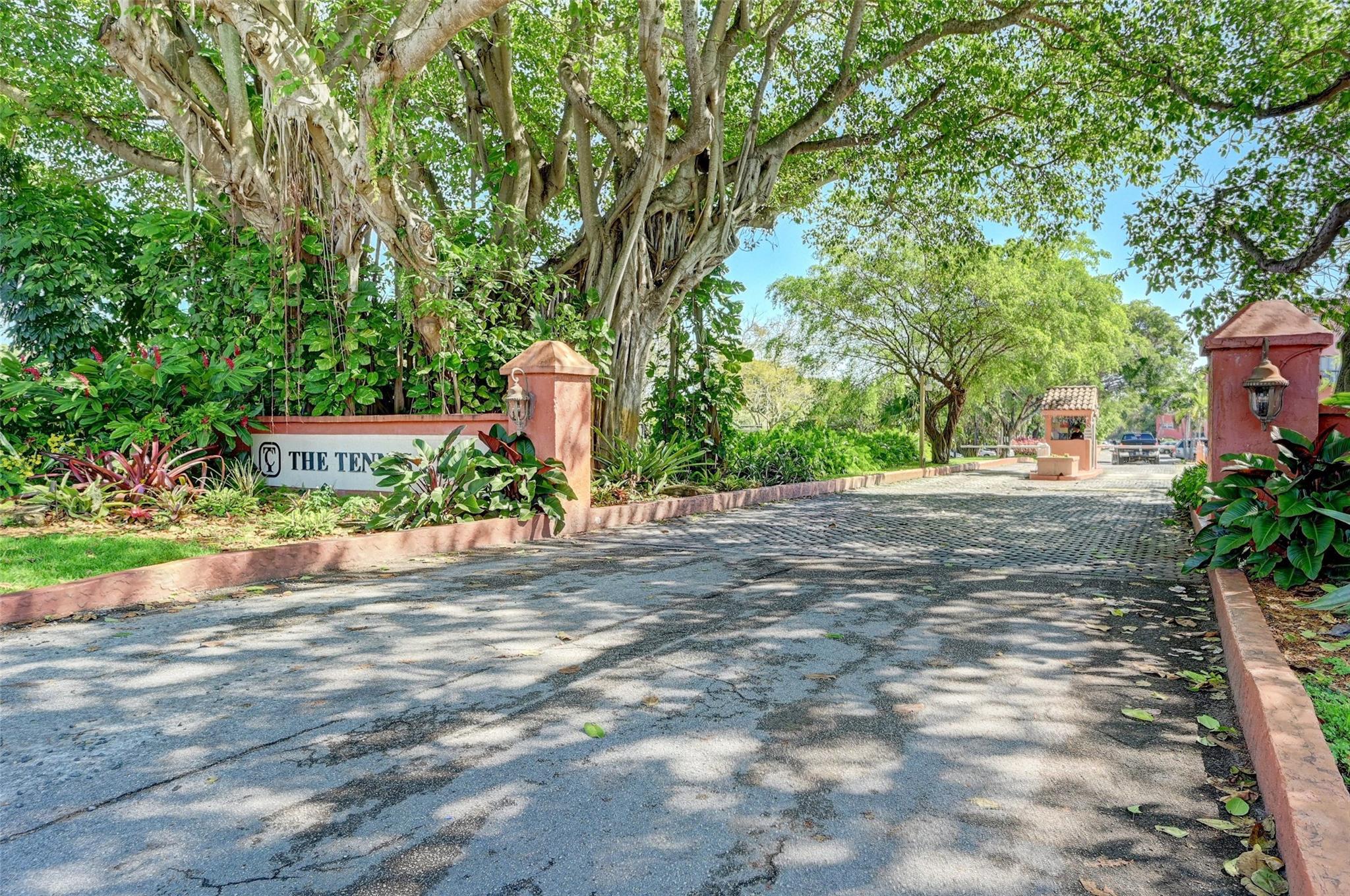 LAUDERDALE TENNIS CLUB - Residential
