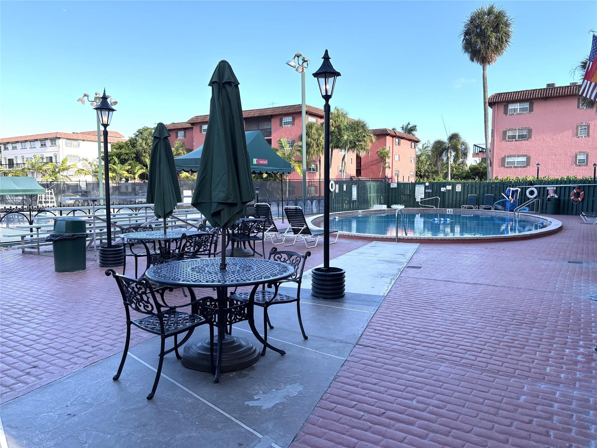 LAUDERDALE TENNIS CLUB - Residential