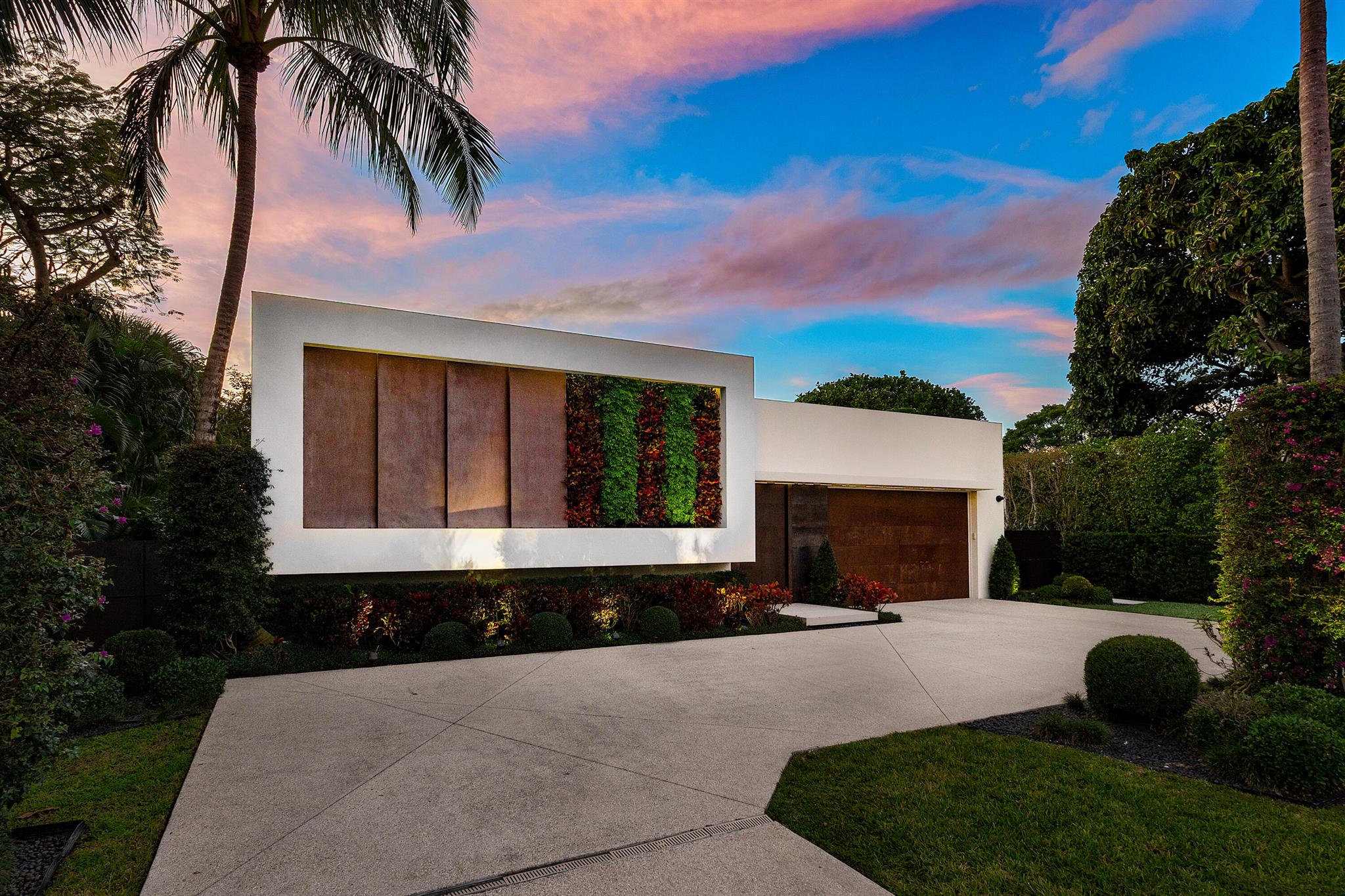 1106 N Swinton Avenue