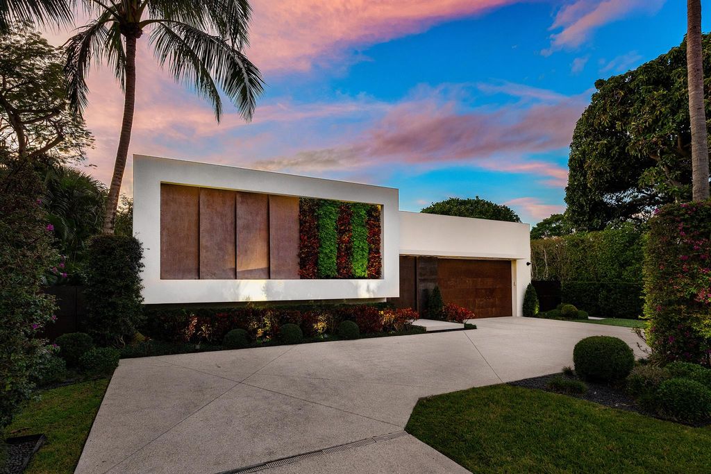 Photo of 1106 N Swinton Avenue, Delray Beach, FL 33444 (MLS # R11150522)