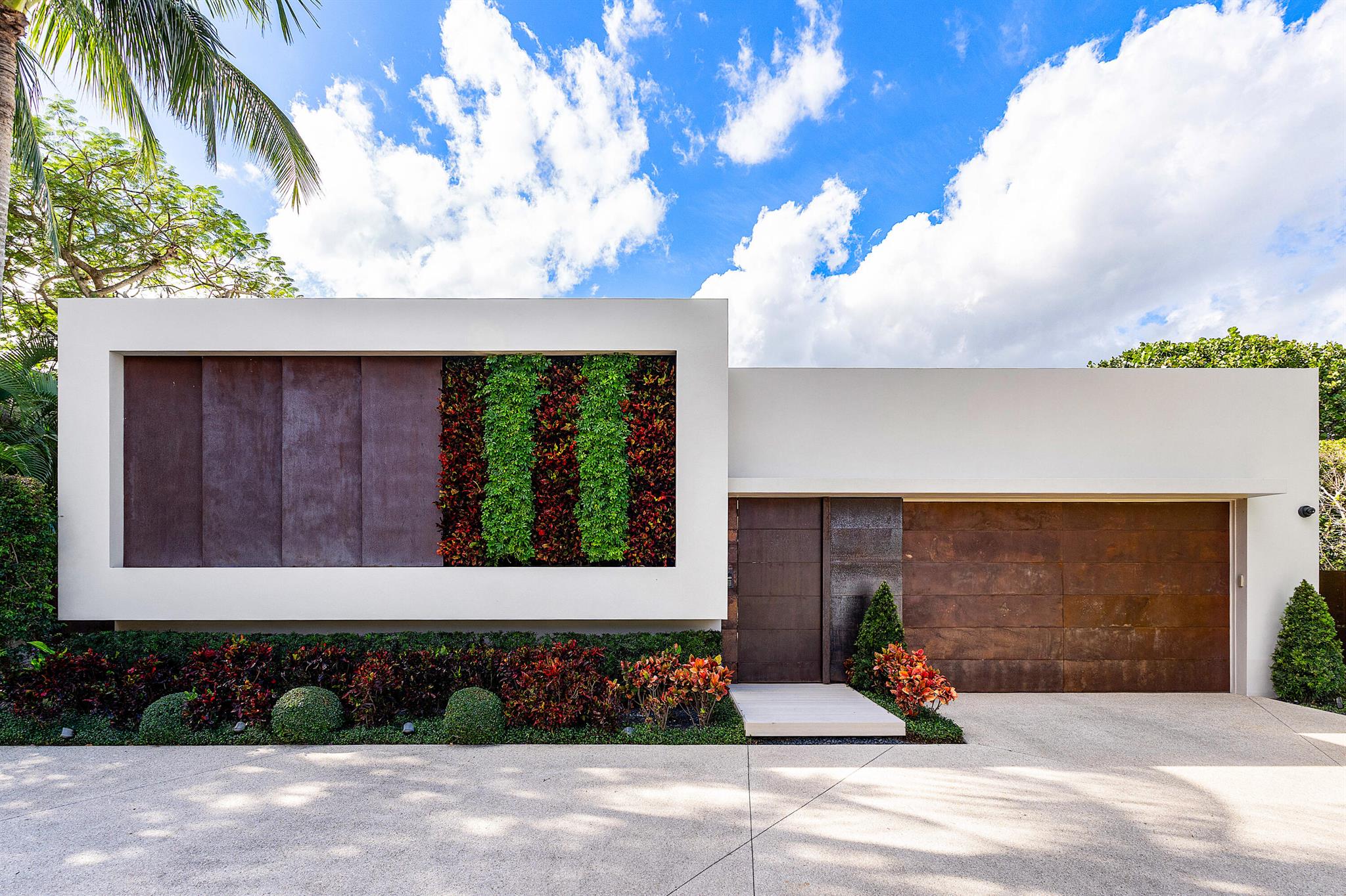 1106 N Swinton Avenue