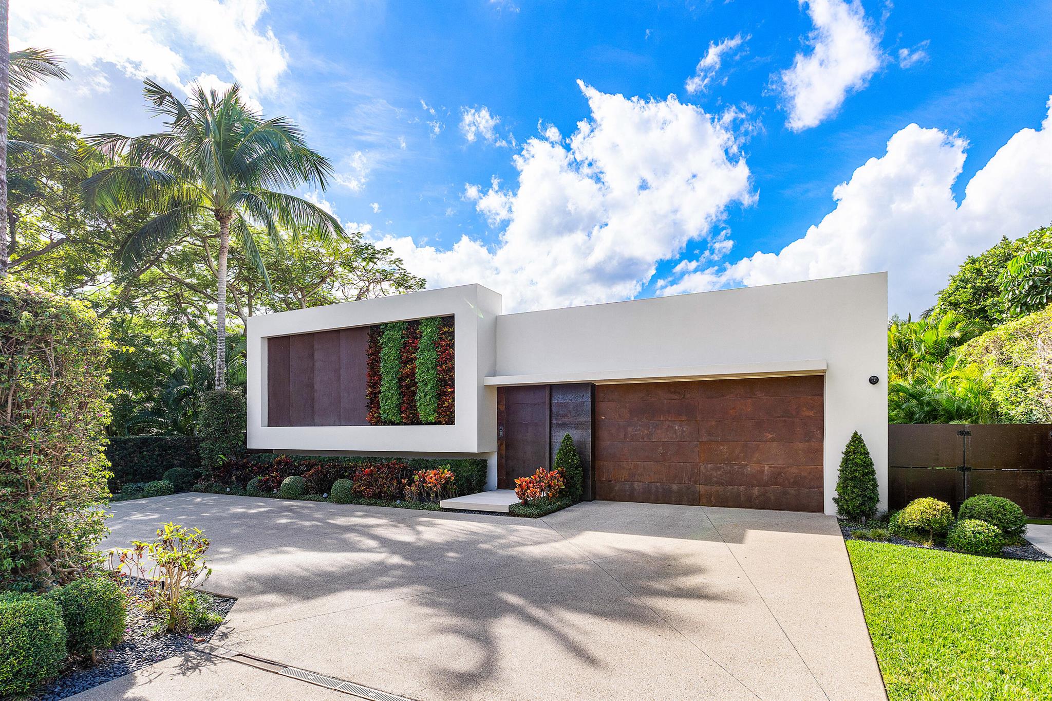 1106 N Swinton Avenue