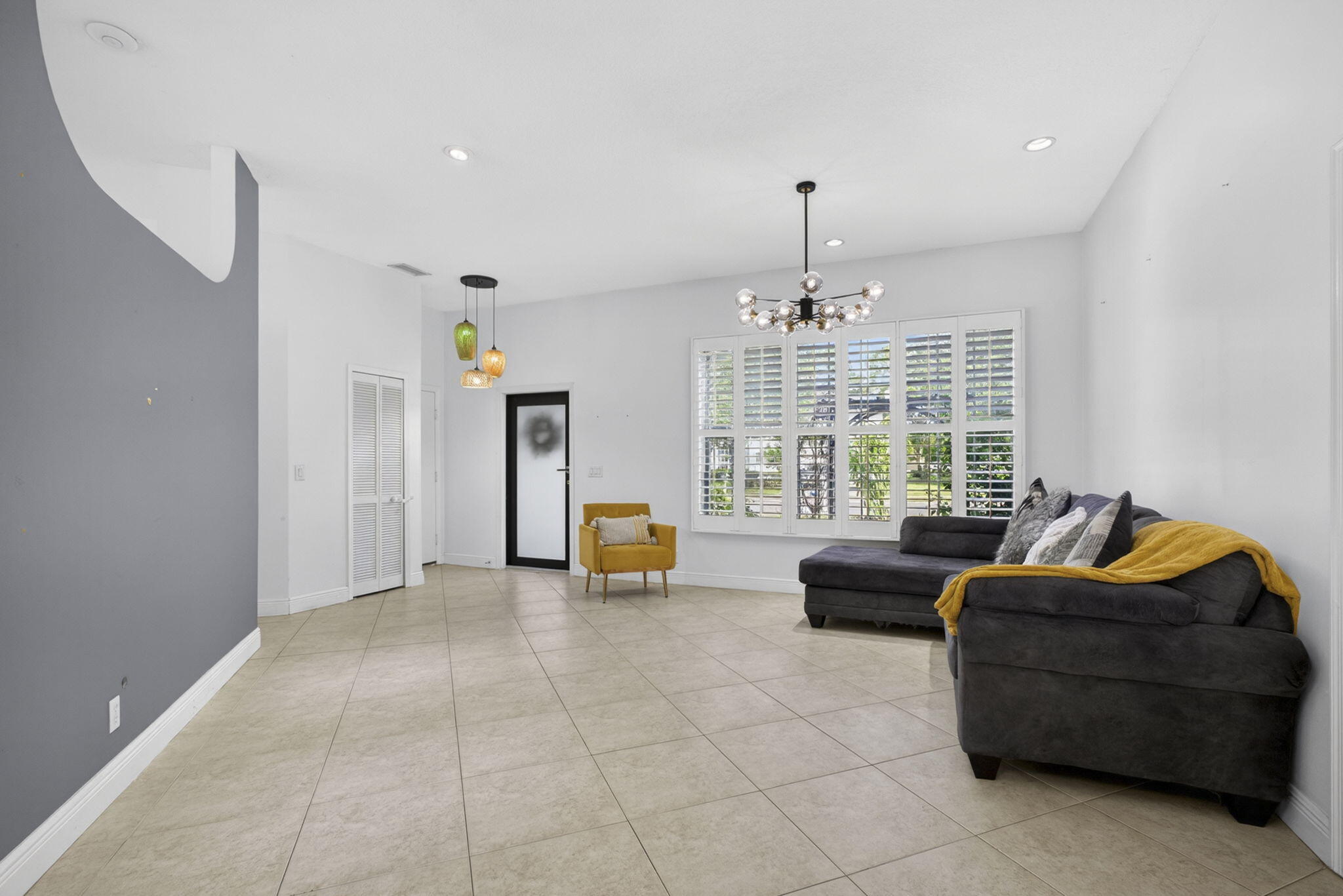102 E Royal Pine Cir Court