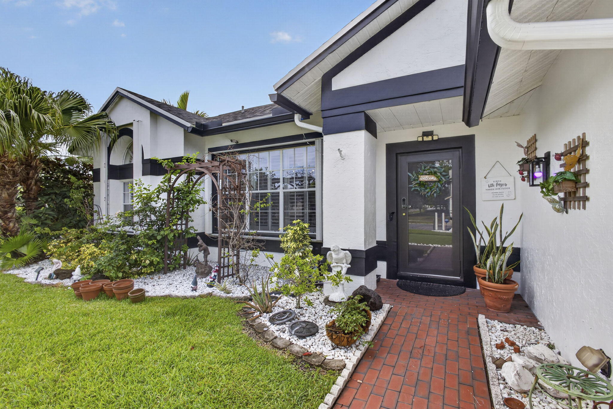 102 E Royal Pine Cir Court