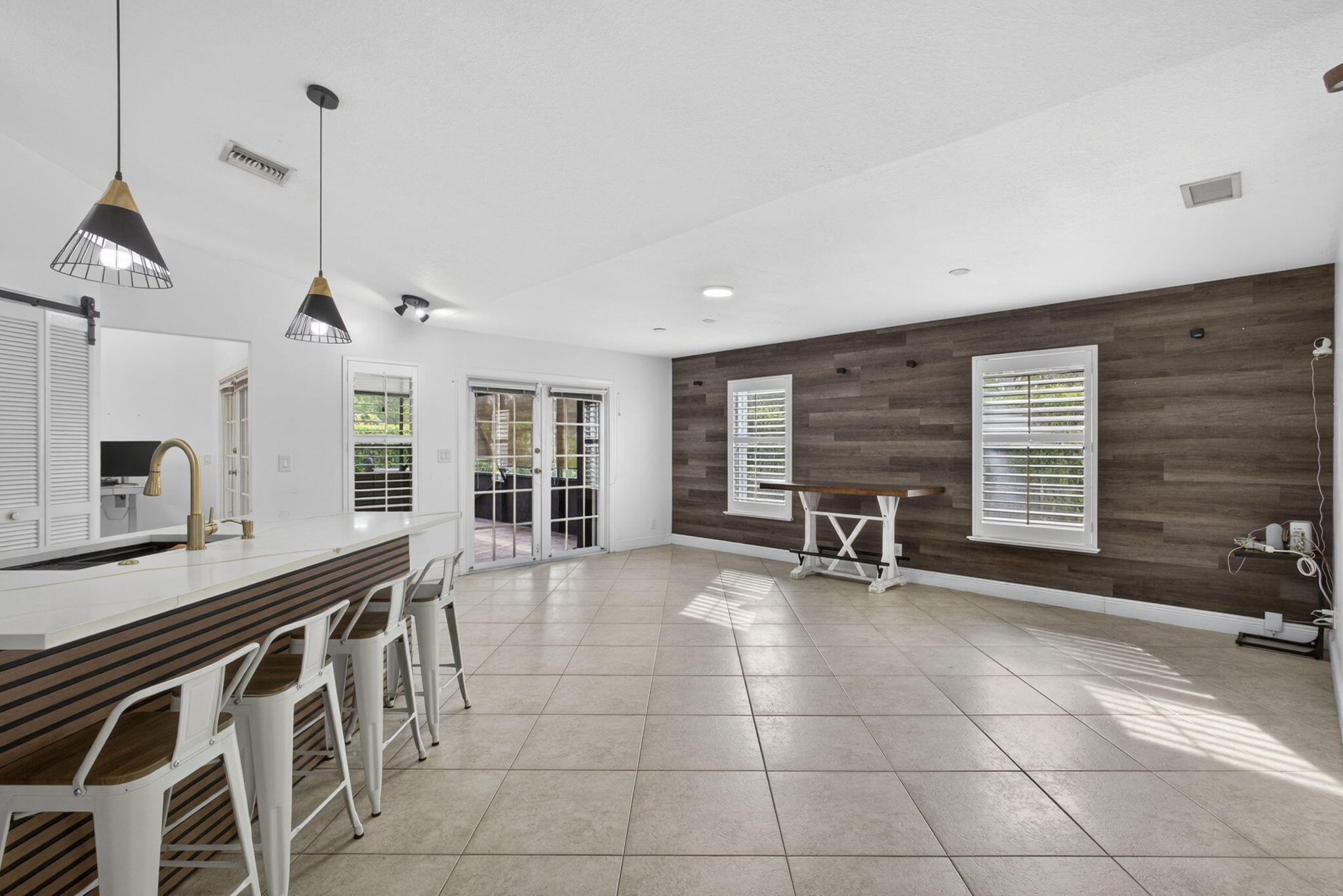 102 E Royal Pine Cir Court