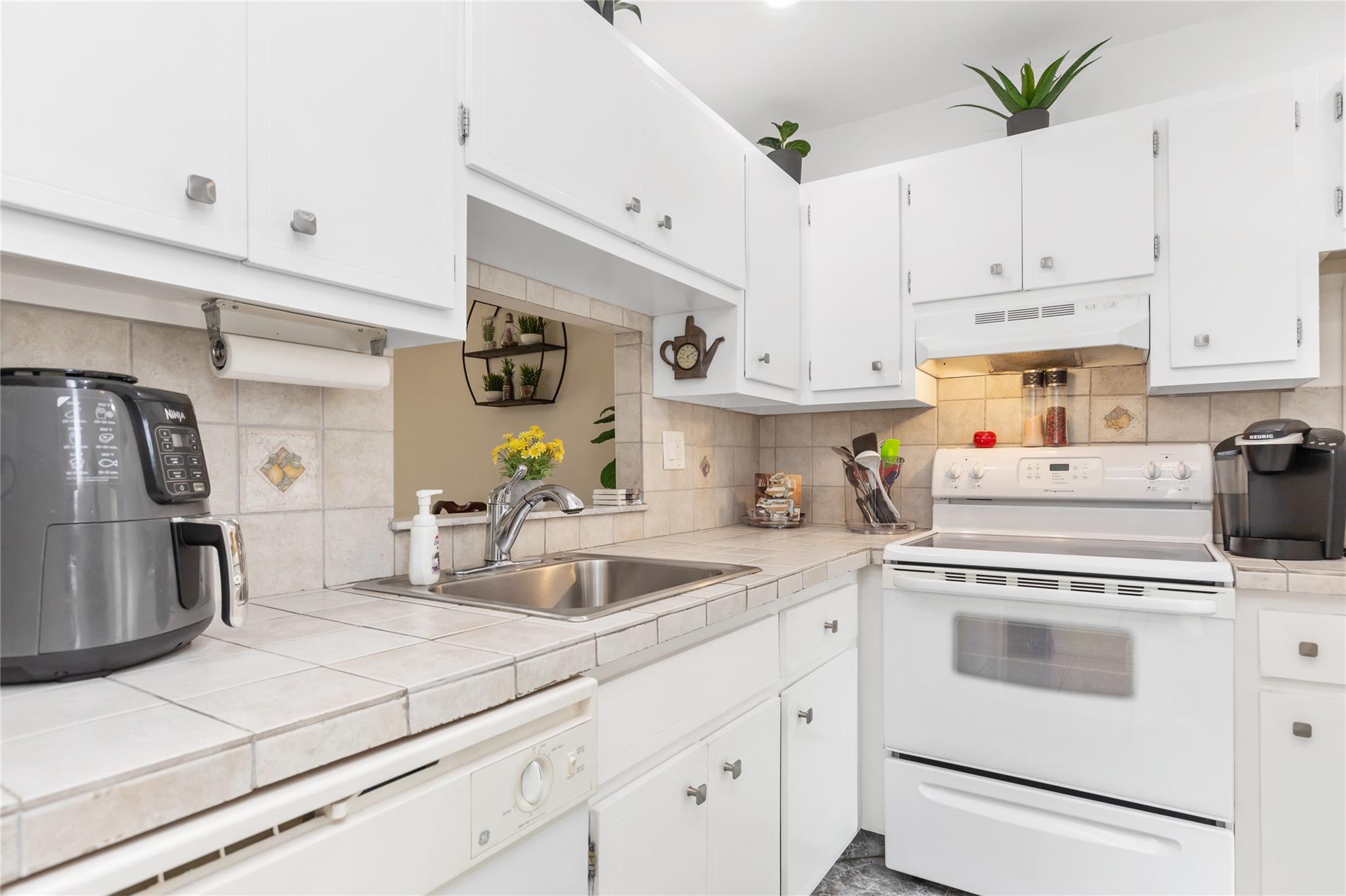 4441 NW 16th St J110