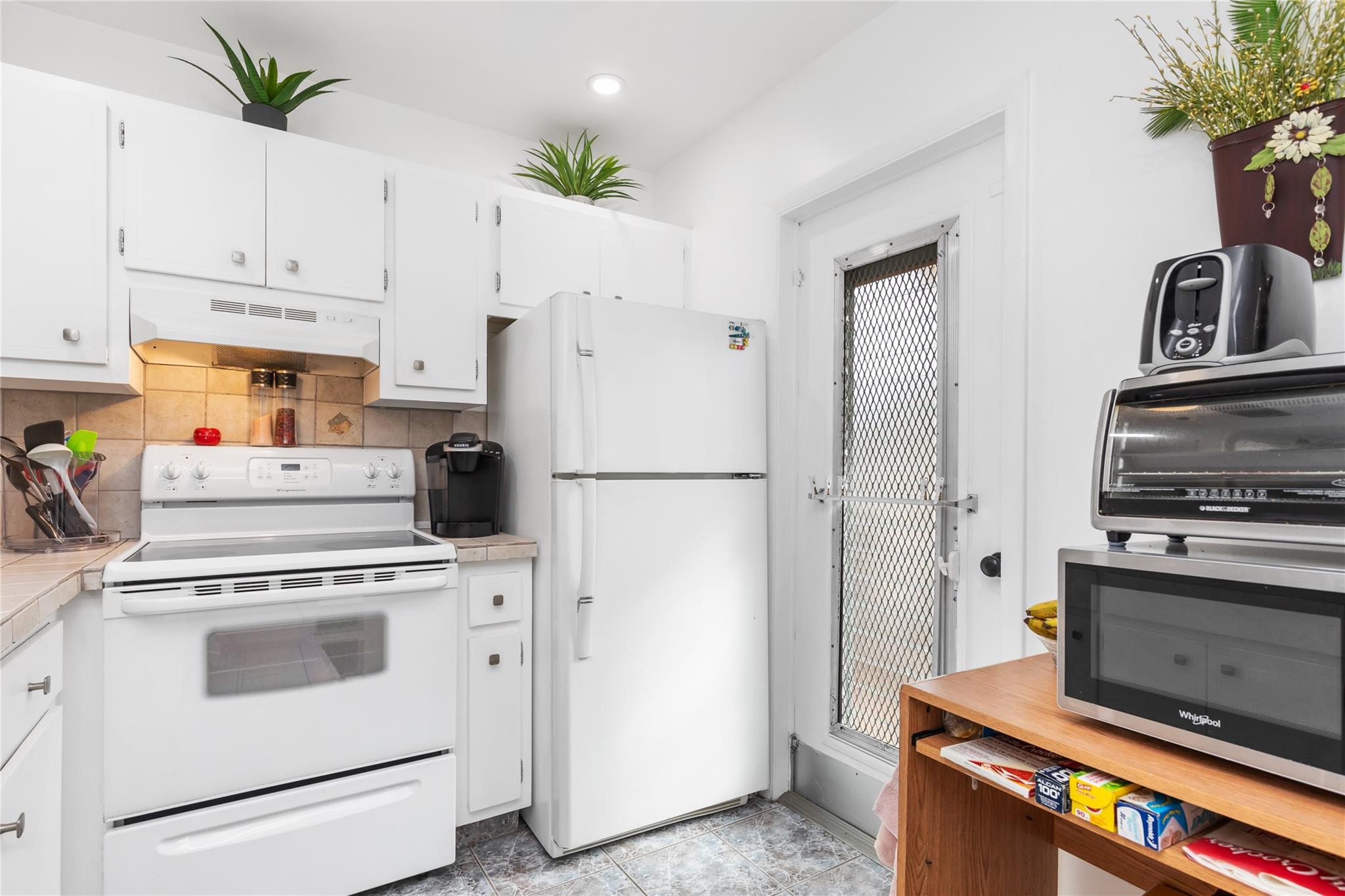 4441 NW 16th St J110