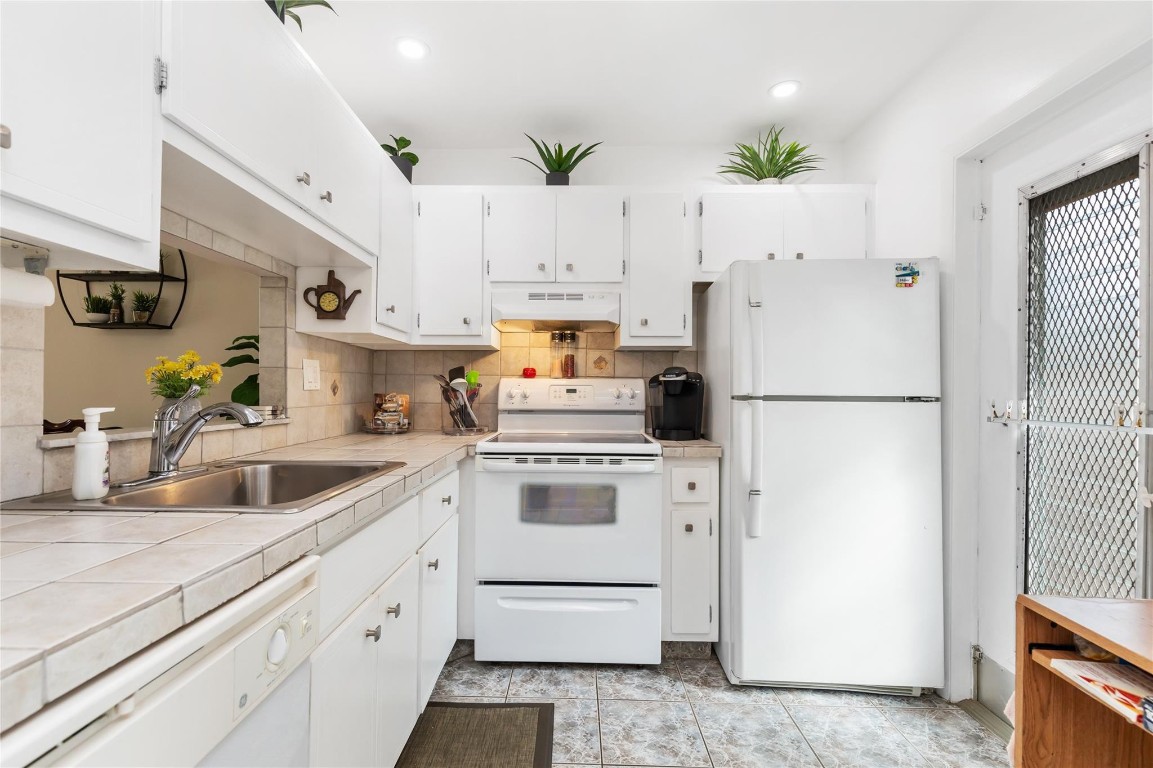 LAUDERHILL EAST - Residential