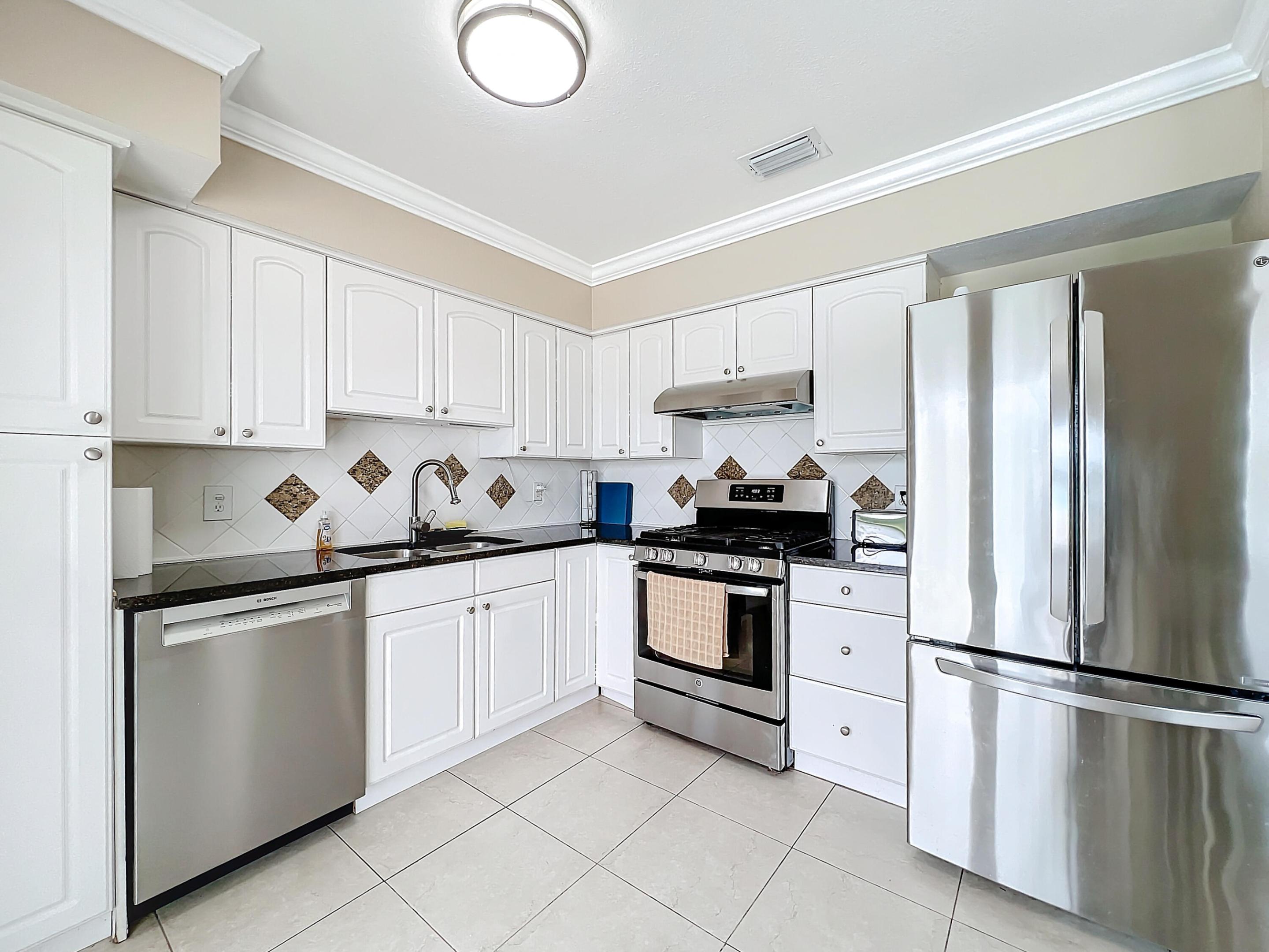 ISLAND ESTATES - Residential