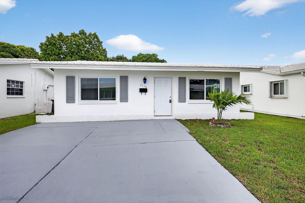 Photo of 7114 NW 72nd St, Tamarac, FL 33321 (MLS # F10517233)