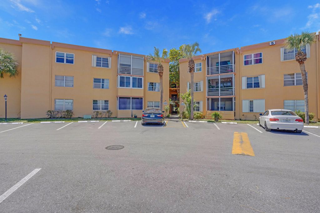 Photo of 4314 NW 9th Avenue #5-2b, Deerfield Beach, FL 33064 (MLS # R11085195)