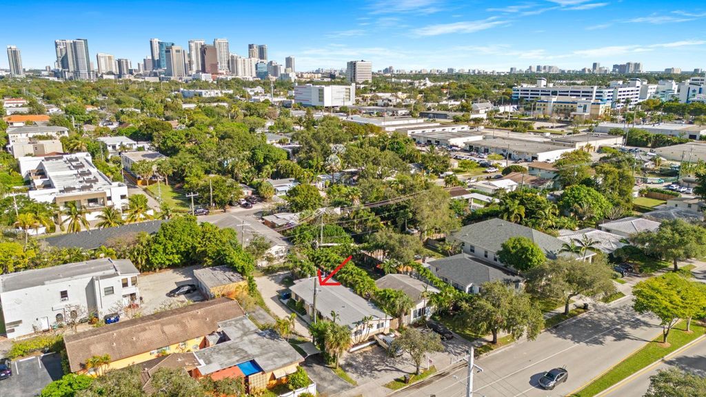 Photo of 335 SW 17th Street, Fort Lauderdale, FL 33315 (MLS # B26018607)