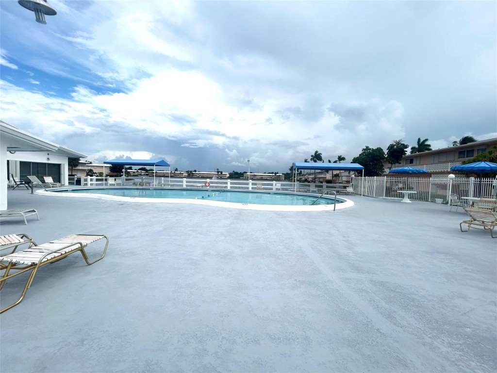 Ro-Len Lakes Garden - Residential