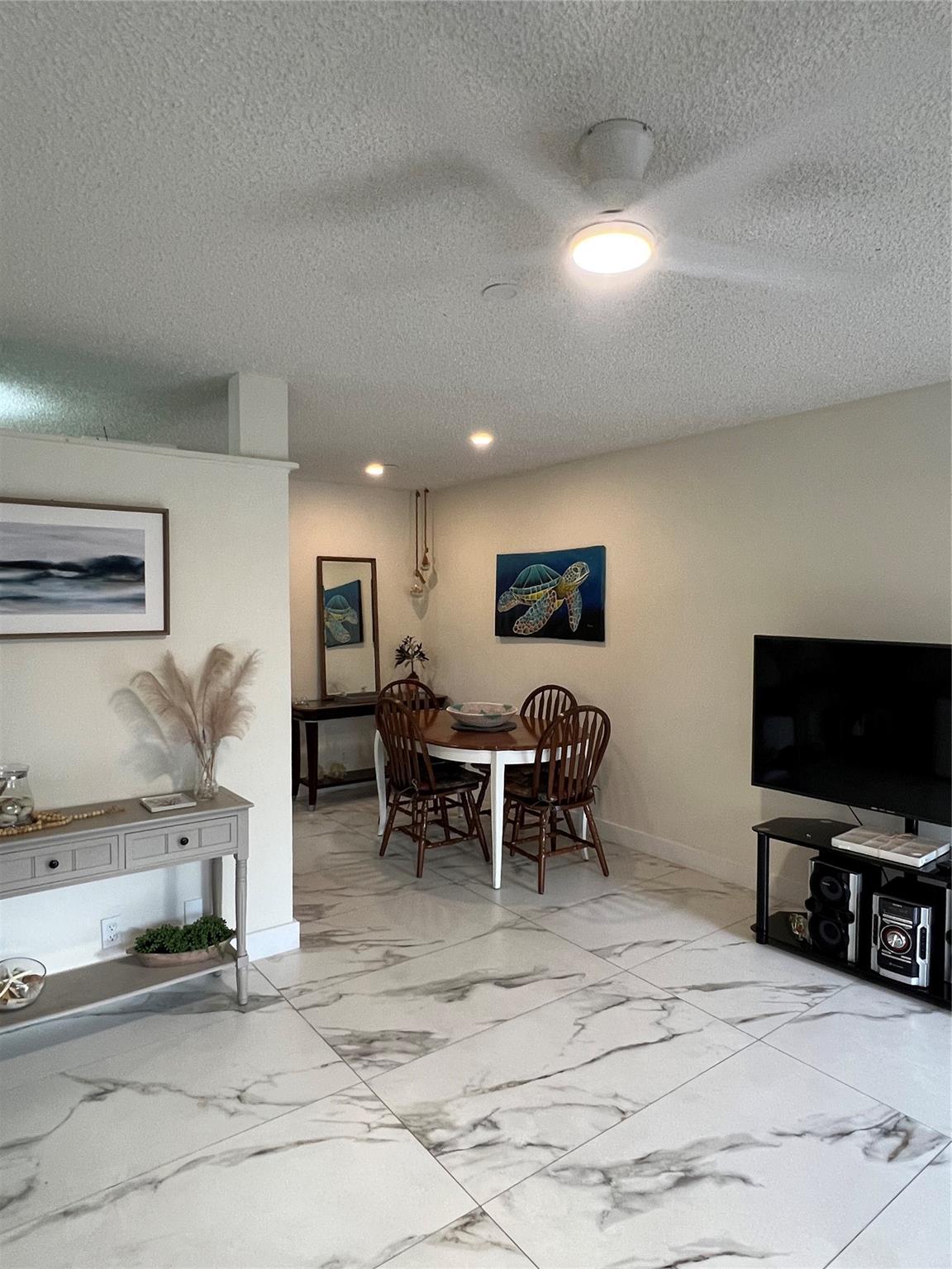 900 SW 10th Ter S20