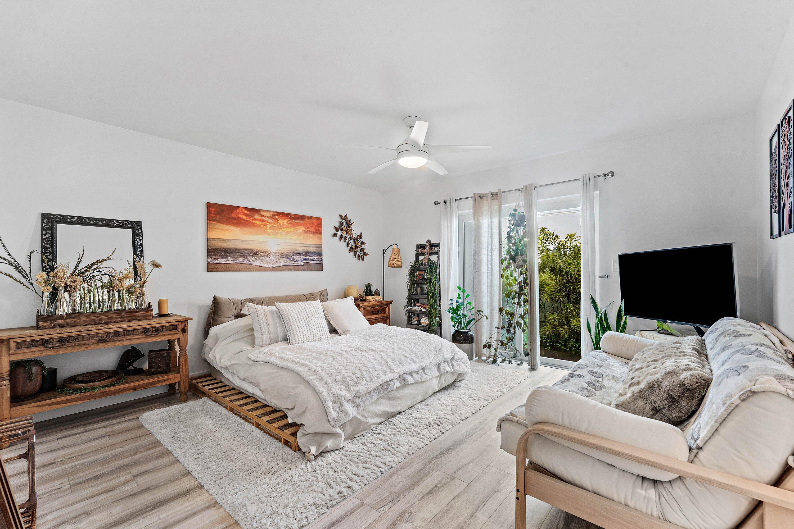 1476 VIA DEL SOL