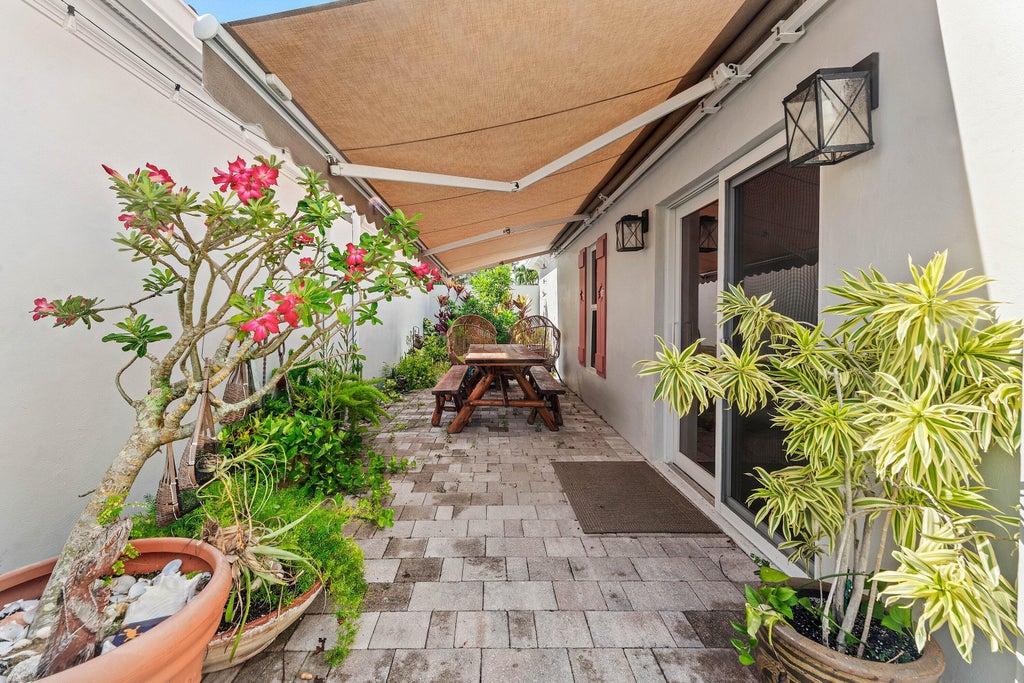 Photo of 1476 VIA DEL SOL, Jupiter, FL 33477 (MLS # B26070701)