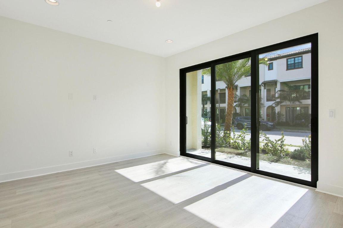 ALTON NEIGHBORHOOD - Residential Lease