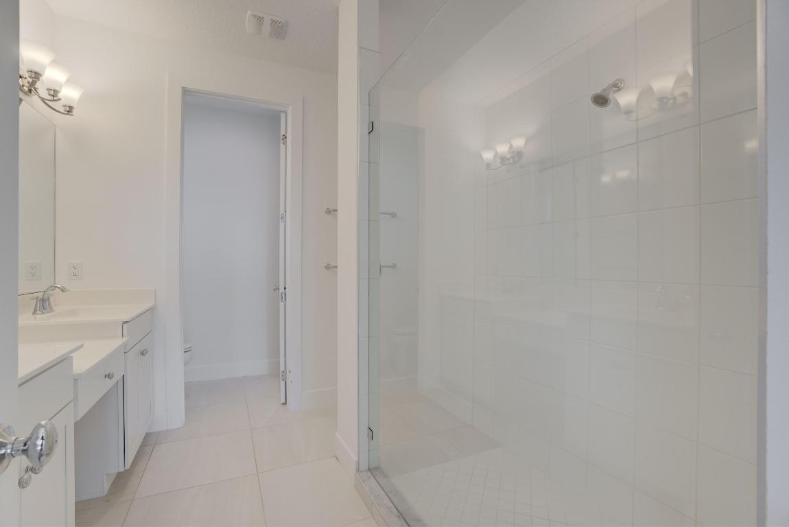 ALTON NEIGHBORHOOD - Residential Lease