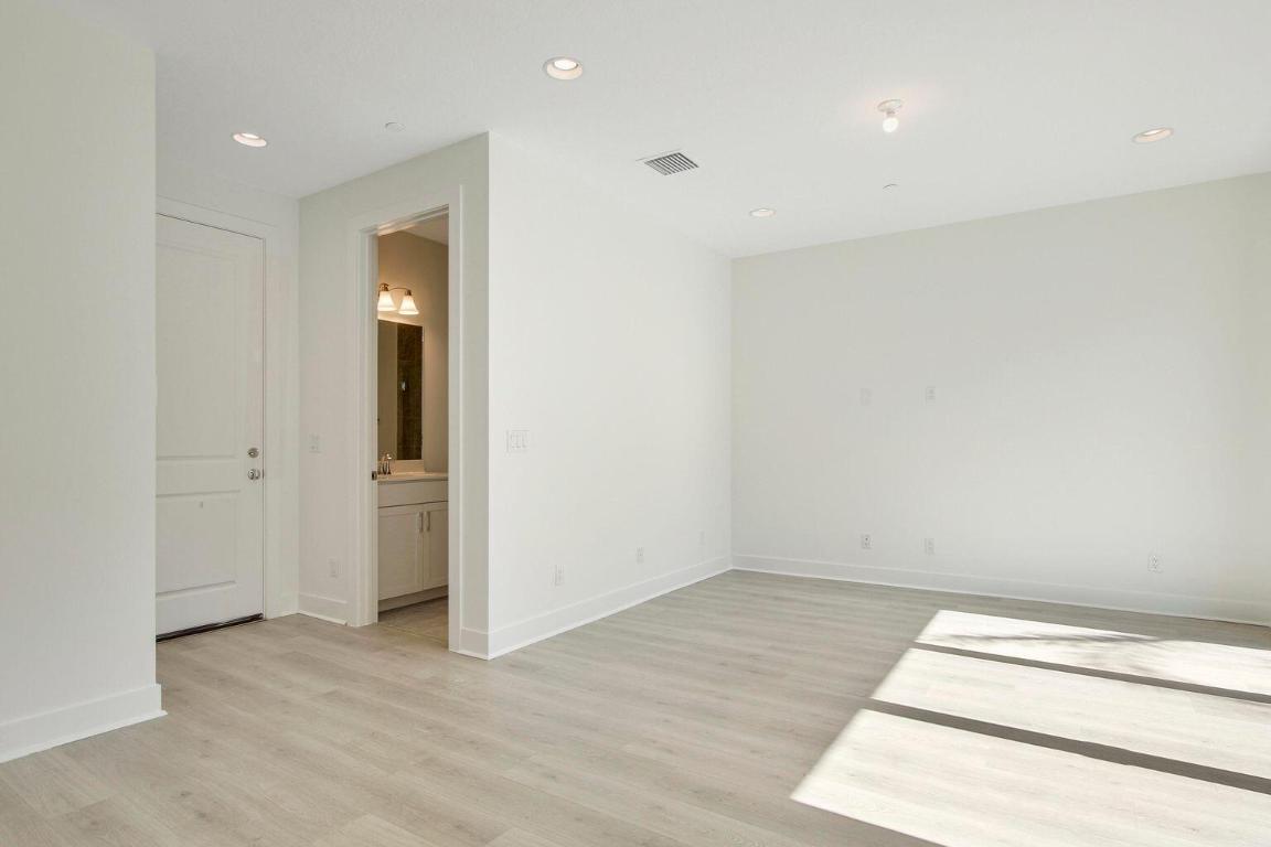 ALTON NEIGHBORHOOD - Residential Lease