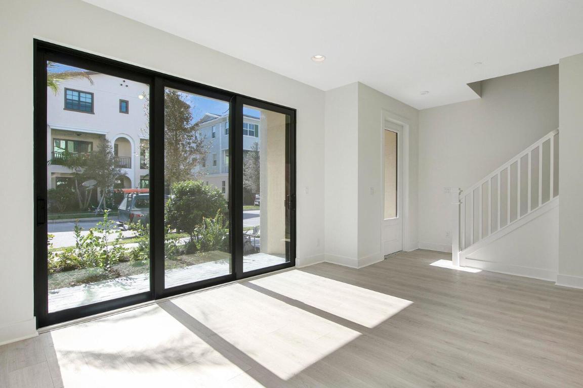 ALTON NEIGHBORHOOD - Residential Lease