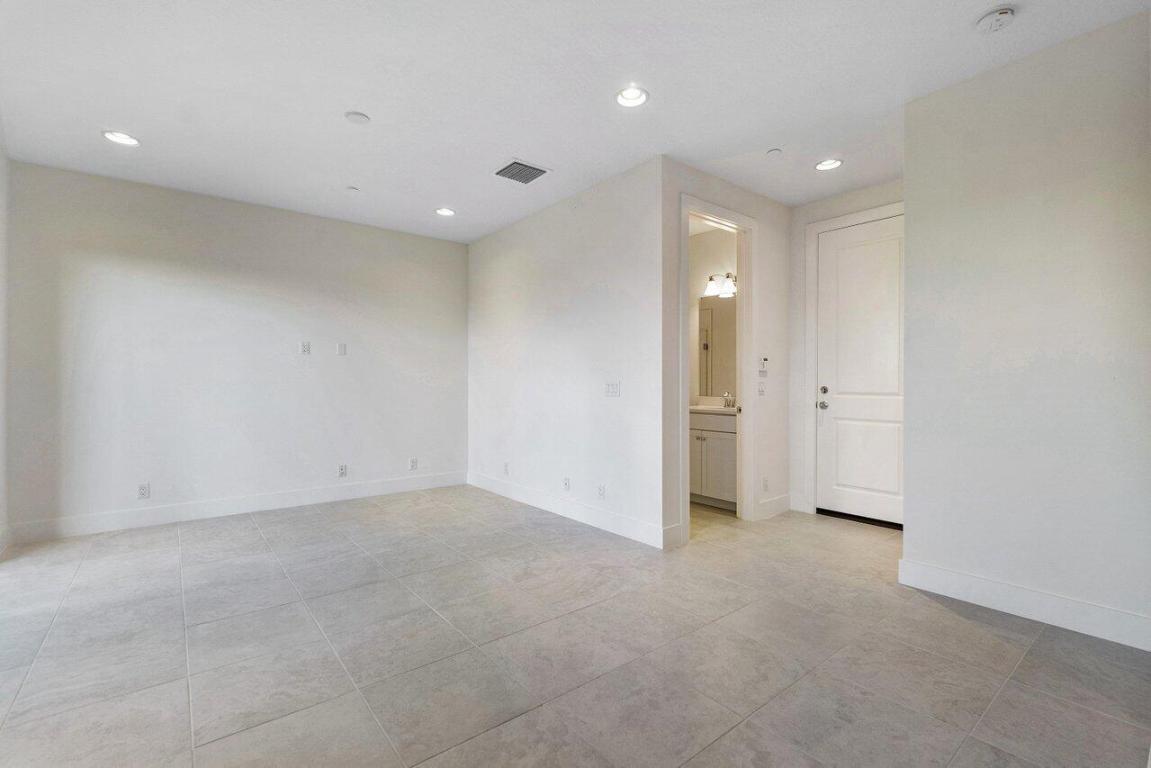 ALTON NEIGHBORHOOD - Residential Lease