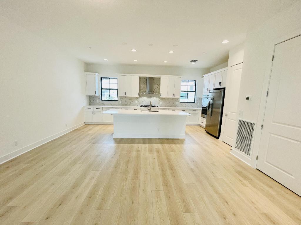 ALTON NEIGHBORHOOD - Residential Lease