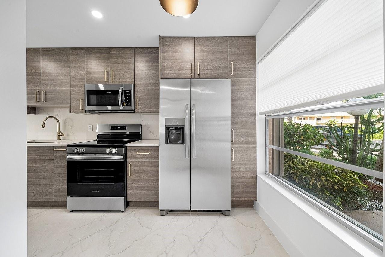1541 NW 20th Avenue 101