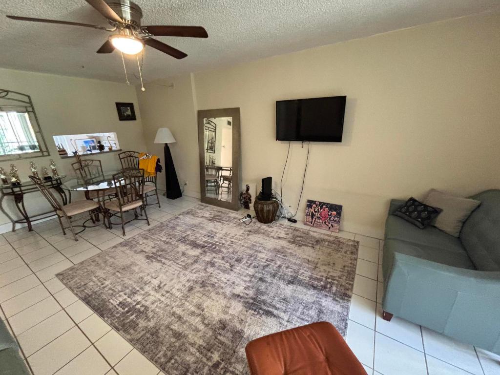 CYPRESS CHASE NORTH NO 4 - Residential