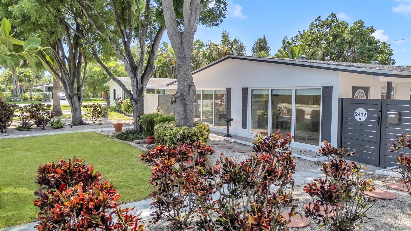 2412 NE 4th Street W