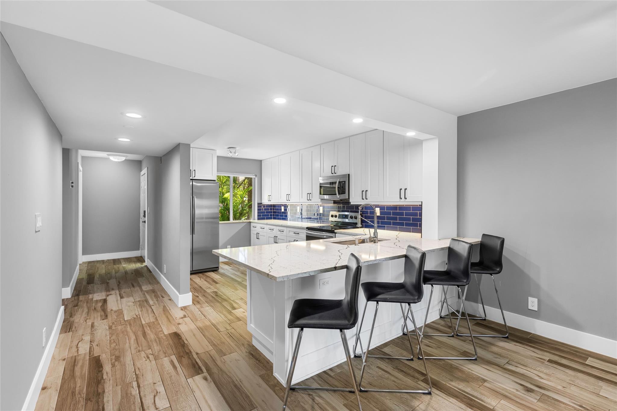 Beautifully renovated 3 bedroom condo with tile throughout and modern bright kitchen. San de Vance is a lovely community that offers a club house, heated pool, & Tennis. Great location close to Mizner Park, Beaches, & downtown Delray.
