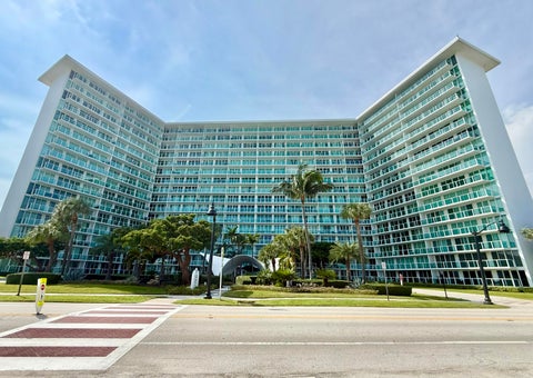 Photo of 333 NE 21st Avenue #418, Deerfield Beach, FL 33441 (MLS # B26090325)