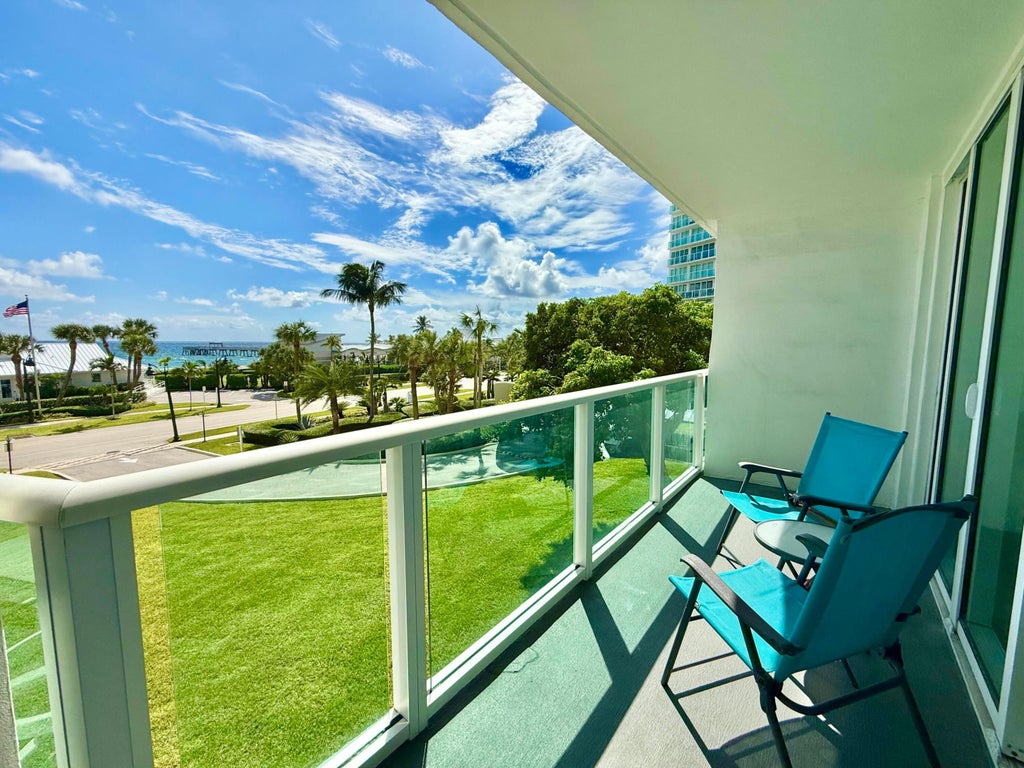 Photo of 333 NE 21st Avenue #418, Deerfield Beach, FL 33441 (MLS # B26090325)