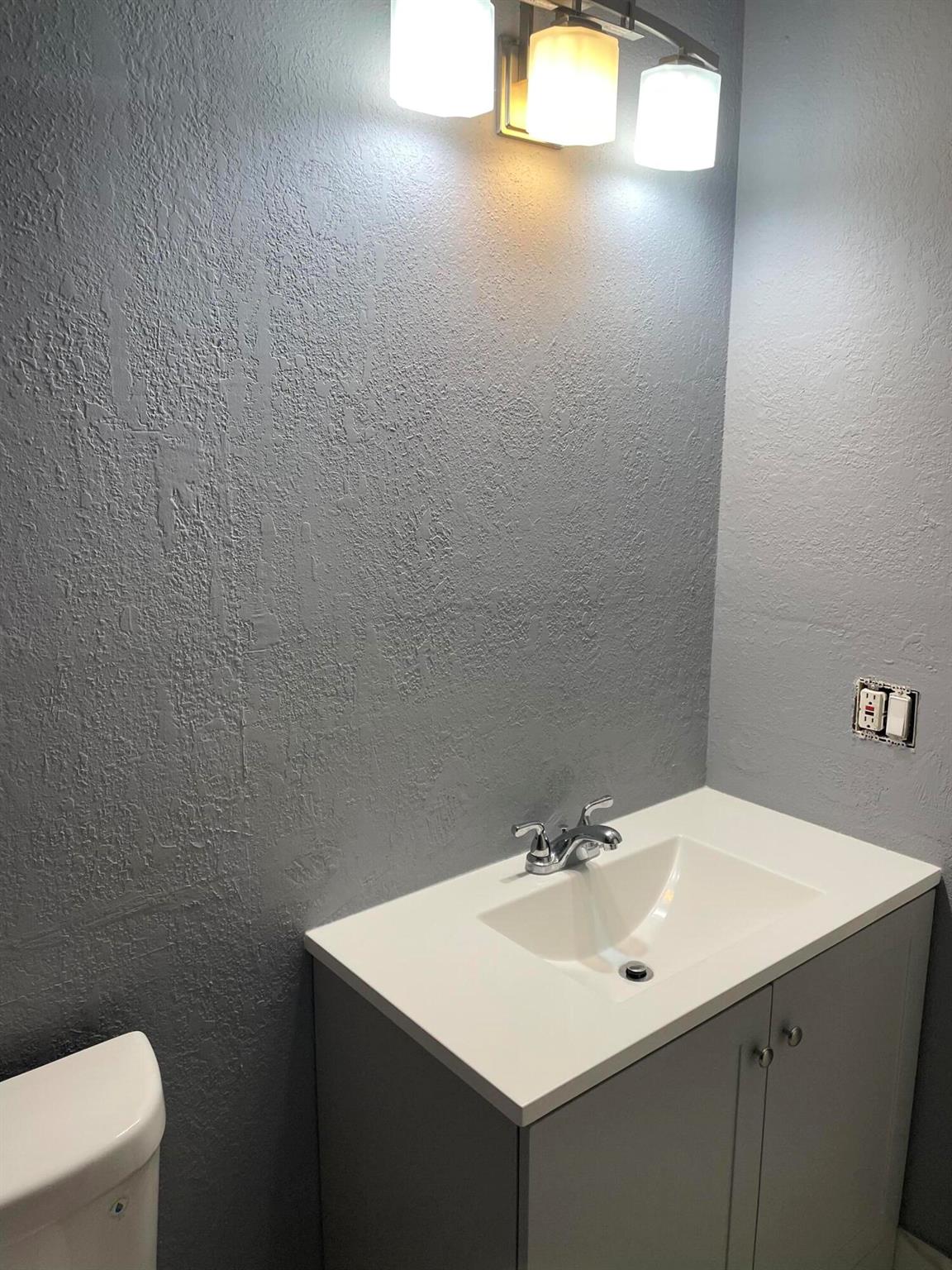 One side of a duplex available with 3 bedrooms and 2 bathrooms, Washer and dryer are included inside the unit. Plenty of parking--fits at least 4 cars or work trucks.