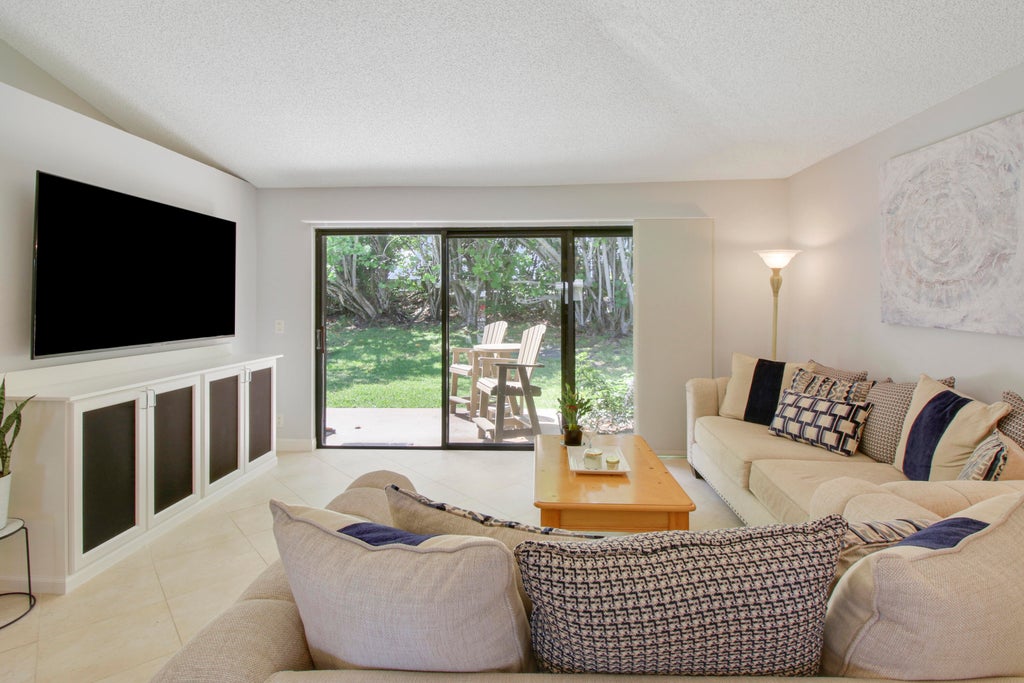 Photo of 825 Club Drive, Palm Beach Gardens, FL 33418 (MLS # R11034153)