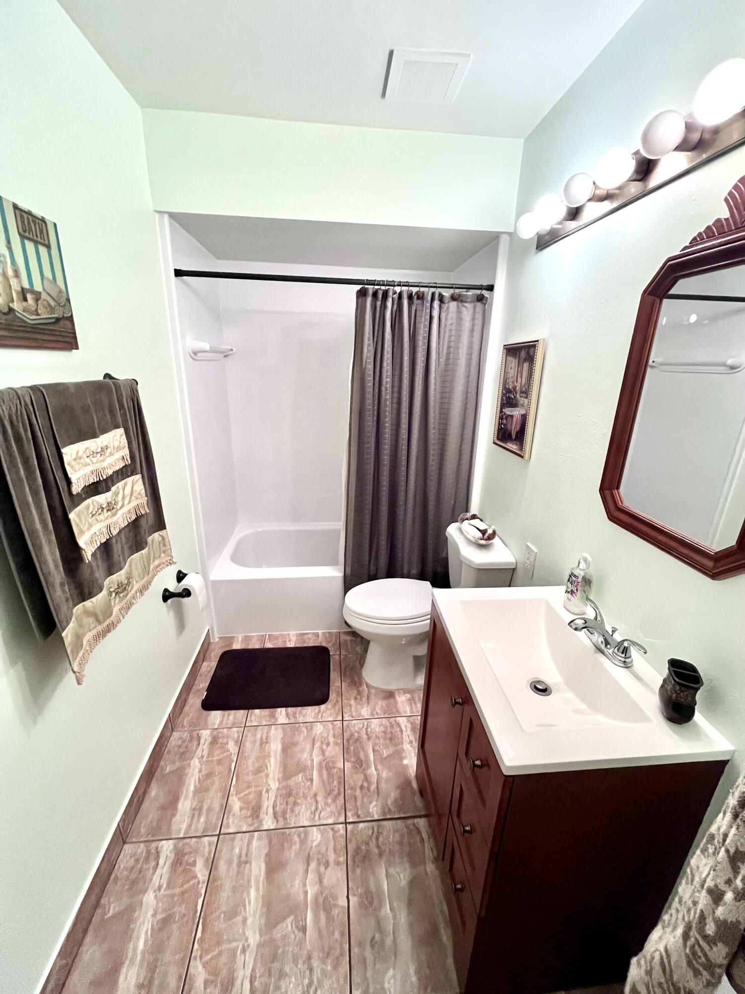 BVL LAKEPOINTE TOWNHOMES - Residential