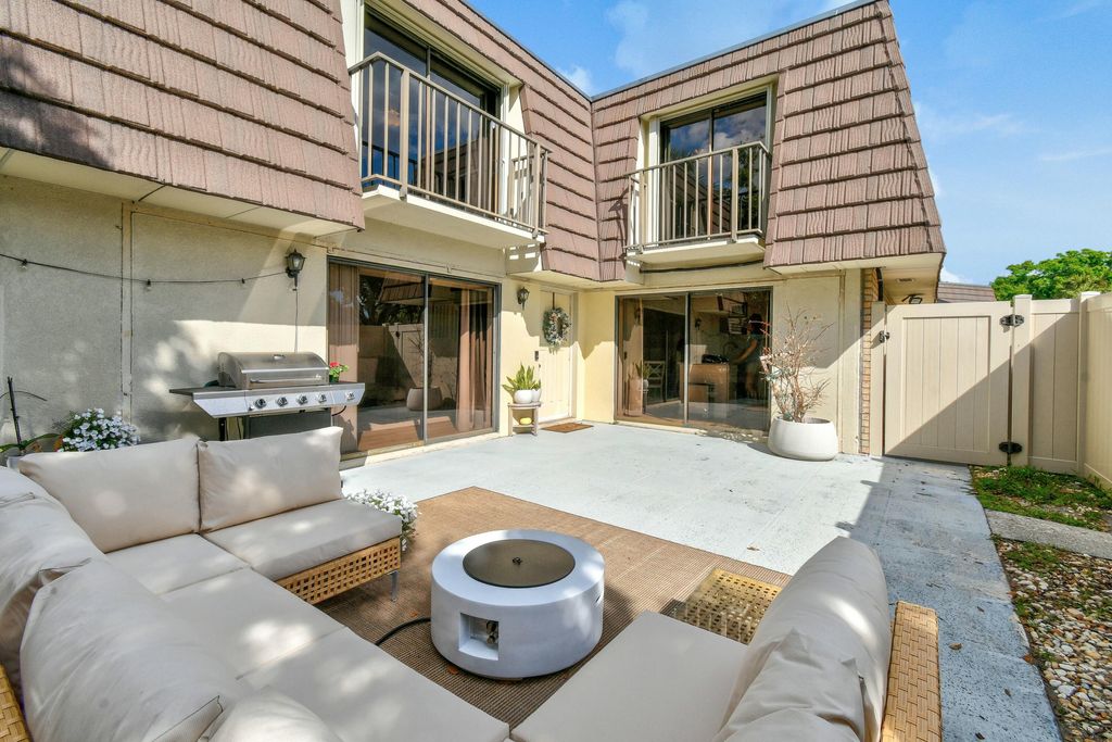 Photo of 7728 77th Way, West Palm Beach, FL 33407 (MLS # R11153941)