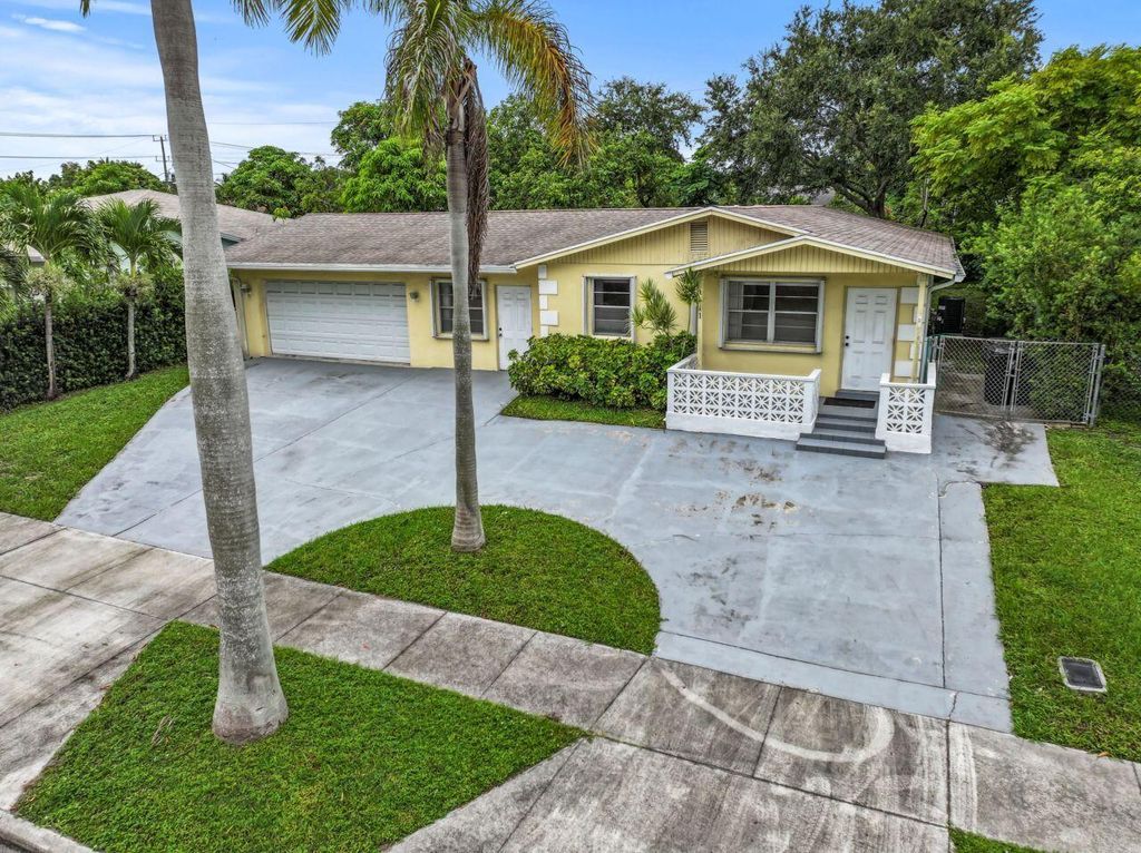 Photo of 1711 16th Court N, Lake Worth Beach, FL 33460 (MLS # R11004338)