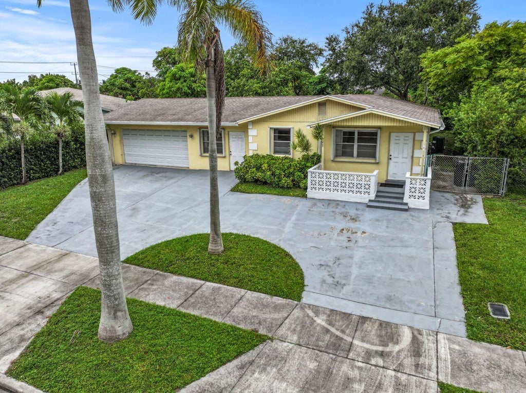 Photo of 1711 16th Court N, Lake Worth Beach, FL 33460 (MLS # R11004338)