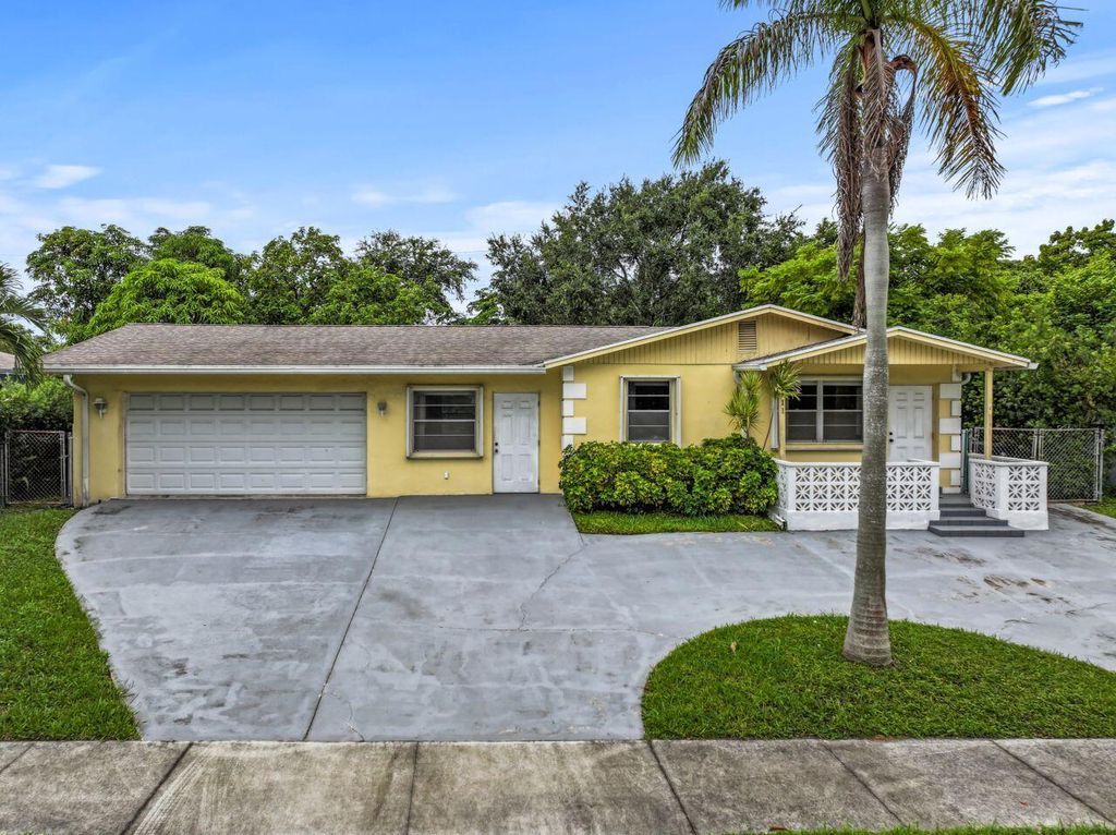 Photo of 1711 16th Court N, Lake Worth Beach, FL 33460 (MLS # R11004338)