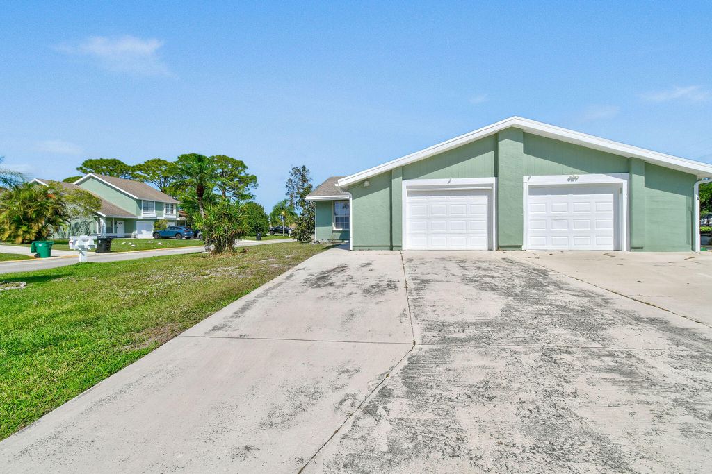 Photo of 1737 SE Ryecroft Court, Port Saint Lucie, FL 34952 (MLS # R11063804)