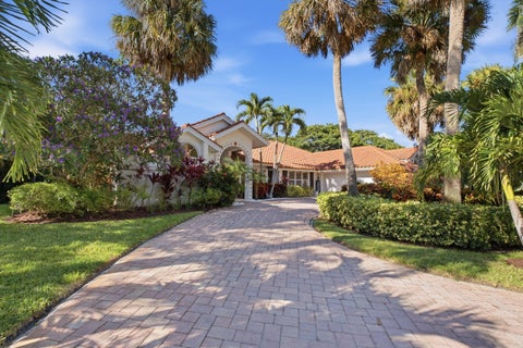 Photo of 100 HILLCREST Drive, Sewalls Point, FL 34996 (MLS # B26088790)