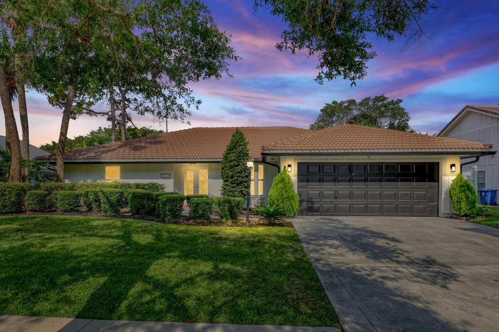 Photo of 18169 Lake Bend Drive, Jupiter, FL 33458 (MLS # R10986663)