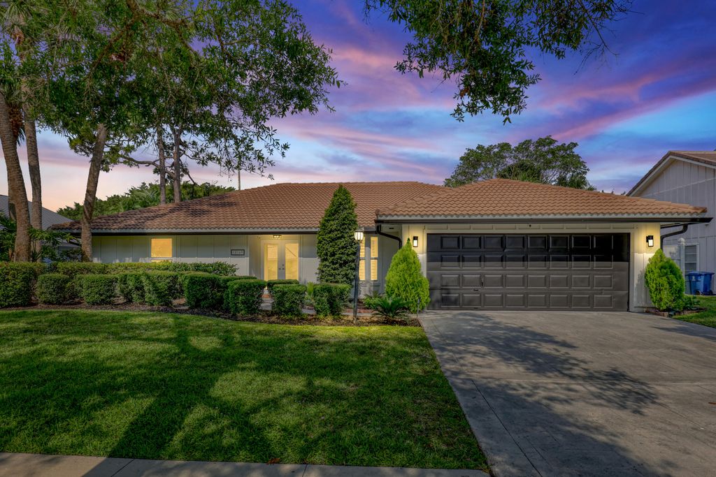 Photo of 18169 Lake Bend Drive, Jupiter, FL 33458 (MLS # R10986663)