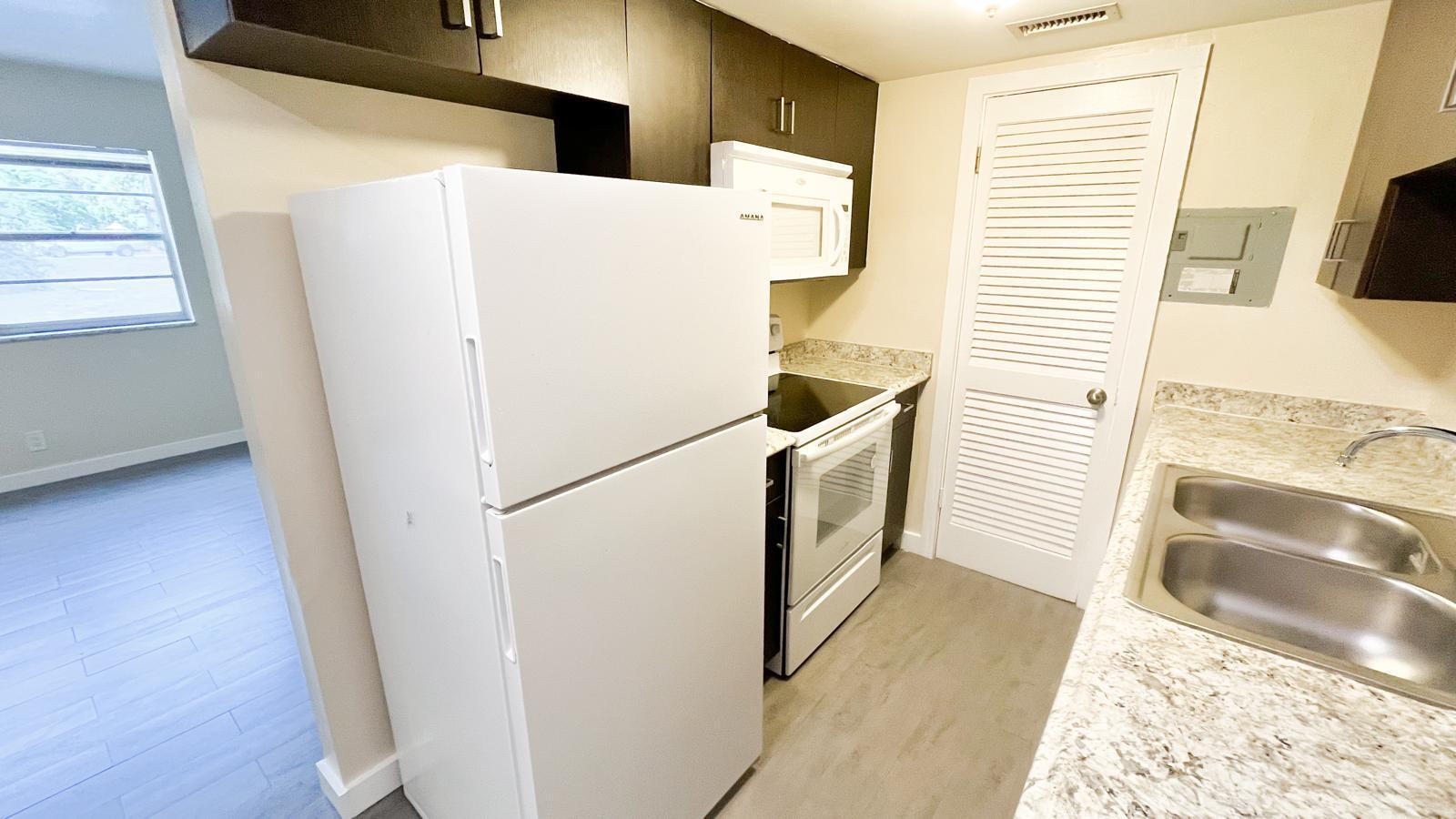 LAKE WORTH TOWN OF - Residential Lease