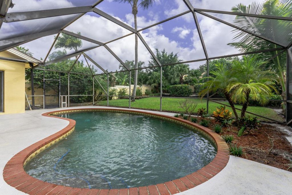 Photo of 141 Cape Pointe Circle, Jupiter, FL 33477 (MLS # R10985318)