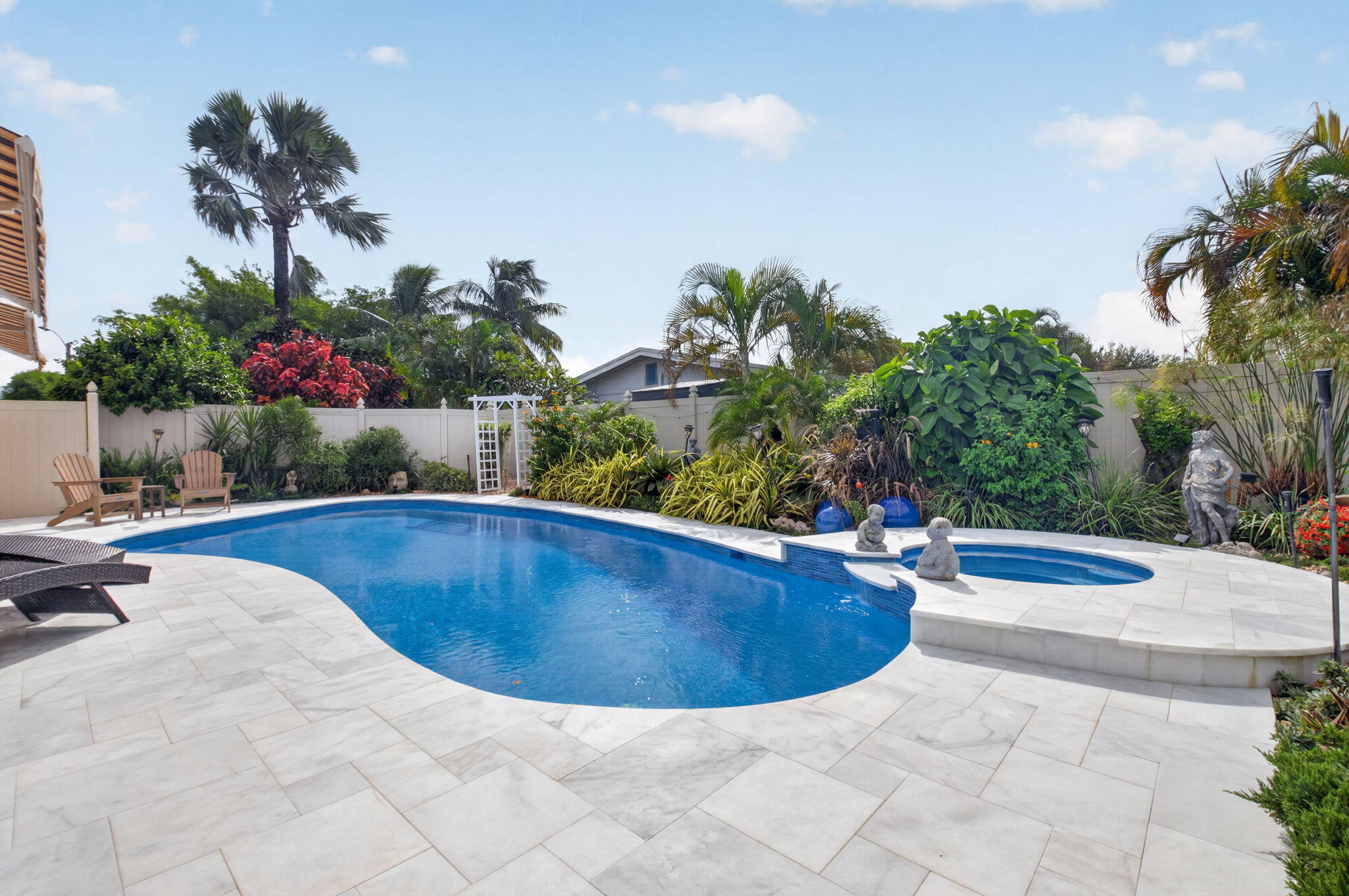 View photos, virtual tours, details... 415 Colonial Road