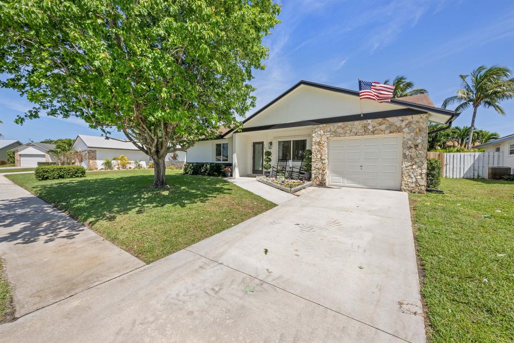 Photo of 163 Arrowhead Circle, Jupiter, FL 33458 (MLS # R10970989)