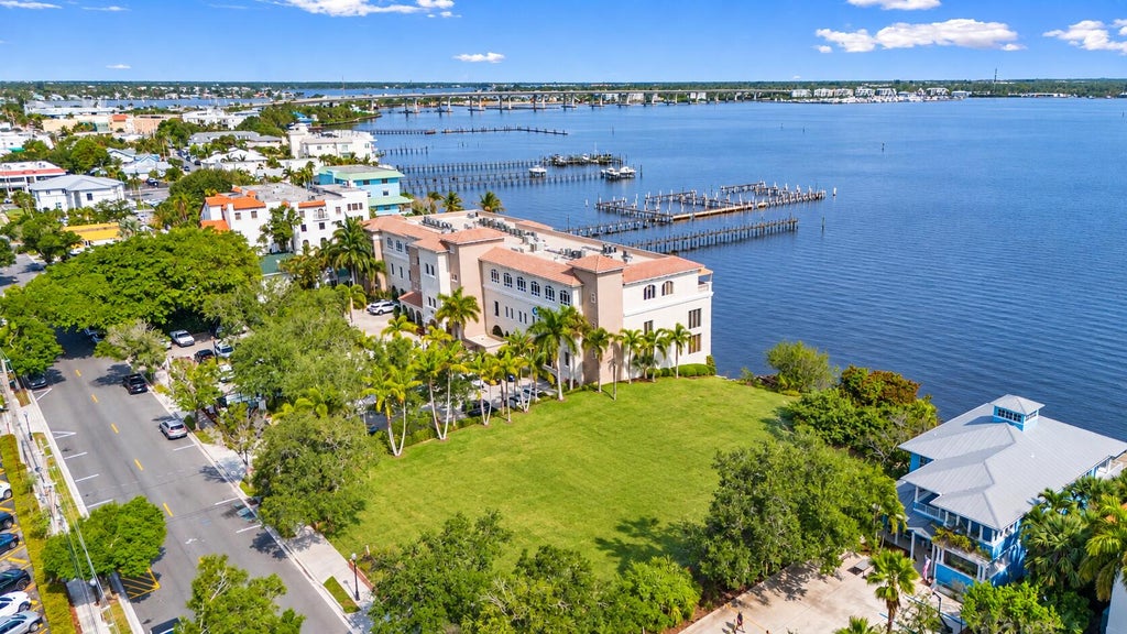 Photo of 311 SE OSCEOLA Street, Stuart, FL 34994 (MLS # B26089293)