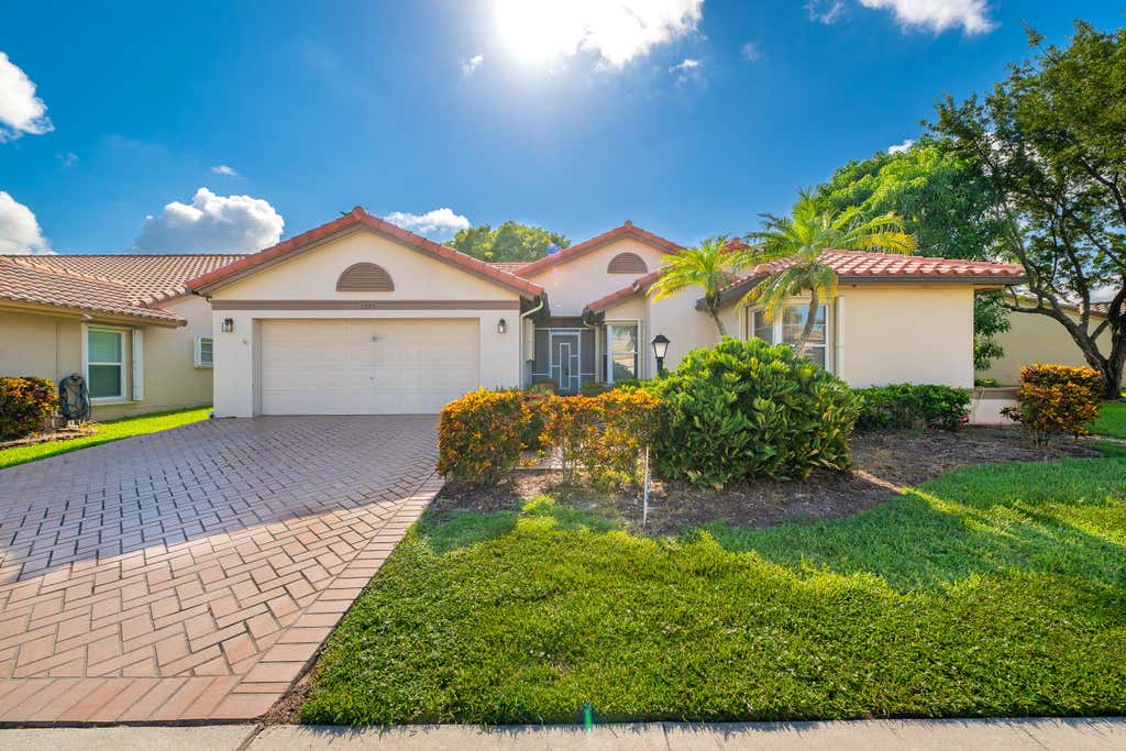 Photo of 3973 SUMMER CHASE Court, Lake Worth, FL 33467 (MLS # B26059645)