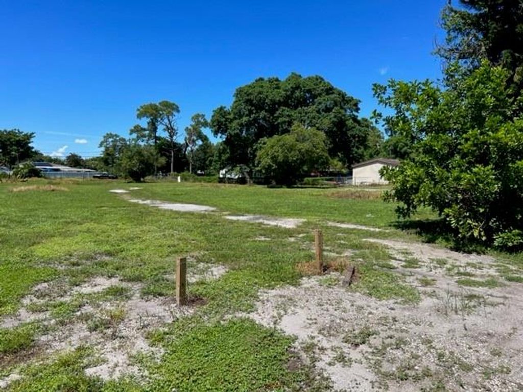 Photo of 3861 Gulfstream Road, Palm Springs, FL 33461 (MLS # F10401127)